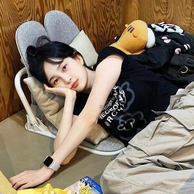 男孩与鹈鹕